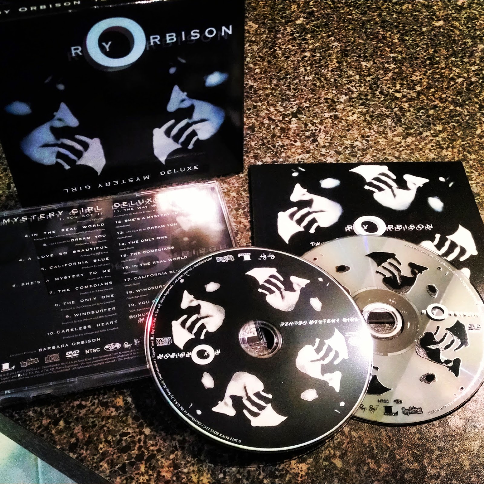 A JEFF LYNNE AND RELATED BLOG: NOW AVAILABLE: MYSTERY GIRL DELUXE